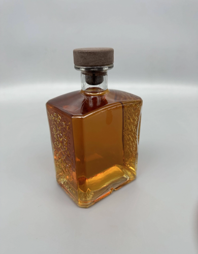 Бутылка «КВАДРО» с эмбоссингом 0.5 л.